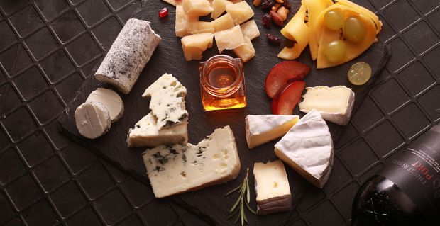 Сир є популярним продуктом, який широко вживається в багатьох кухнях по всьому світу. Він володіє різноманітними смаковими якостями та варіаціями, що 
