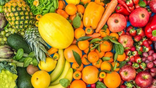Згідно з новим дослідженням, люди, які їдять або п’ють більше продуктів із антиоксидантними флавонолами, що містяться в деяких фруктах і овочах, а так