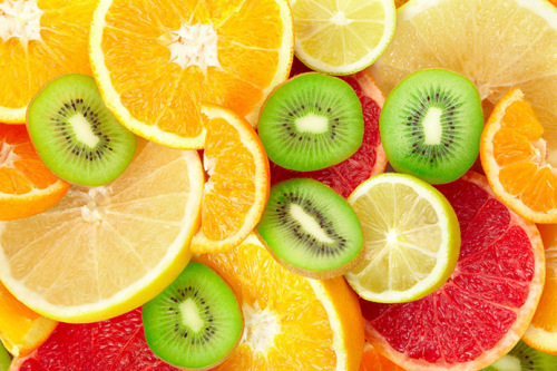 Ці фрукти мають низьку калорійність, містять клітковину та корисні поживні речовини, які сприяють втраті жирової маси.