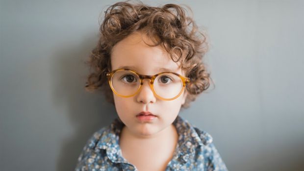 Багато батьків вважають, що коли в дитини є окуляри, то час, проведений за комп’ютером, не стане проблемою для очей. та це не так.
