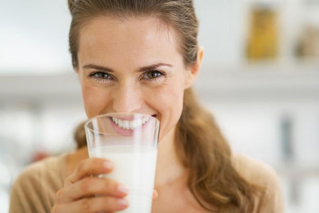 0661_young-woman-drink-milk-and-smiling.jpg (23.28 Kb)
