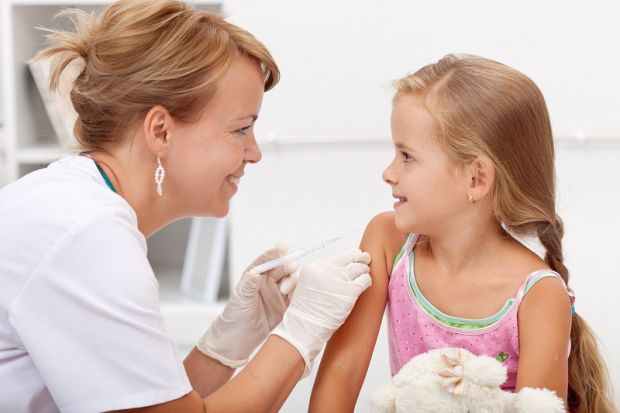 Вже в Україні дозволено вакцинувати дітей від коронавірусу, якщо їм виповнилося 12 років. Чи необхідно це робити? Читайте далі.