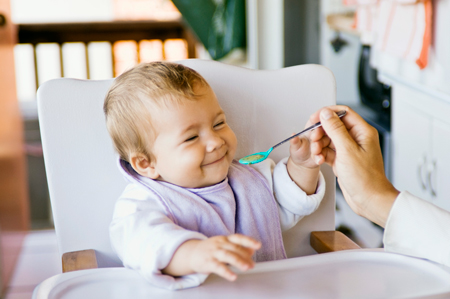 Маленькі діти, як відомо, вибагливі в їжі, але ситуація може стати ще гіршою, коли у дітей ріжуться корінні зуби і жування стає болючим. На щастя, ваш