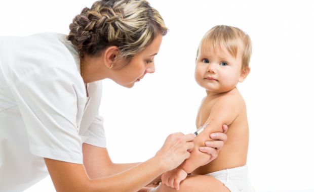 Нещодавно вчені Америці визначили, який час доби краще всього підходить для вакцинації дитини. Фахівці Каліфорнії провели експеримент. Вони зібрали 70