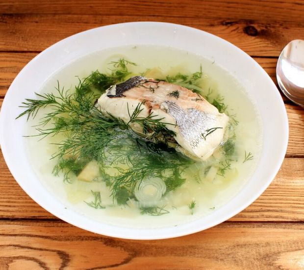 Одна з найсмачніших перших страв - це звичайно ж рибний суп. Риба корисна, низькокалорійна, підходить і дорослим, і дітям, і просто незамінна для тих,