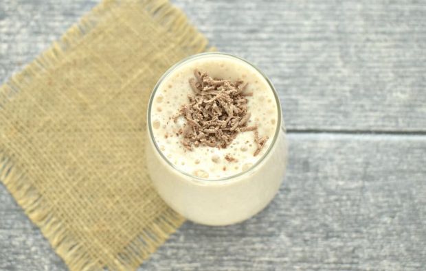 Апетитний, смачний та приємний молочний коктейль з бананом і какао урізноманітнить ваш раціон. Готувати швидко і просто!