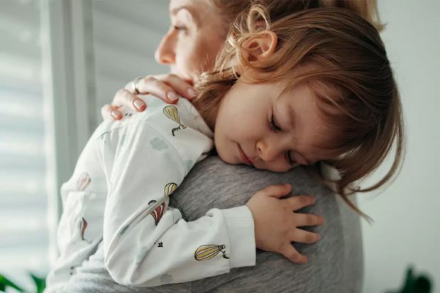 Перші кілька років життя дитини багато батьків можуть тільки мріяти про спокійний вечір, коли дитина просто засинає, а мама і тато доробляють хатні сп