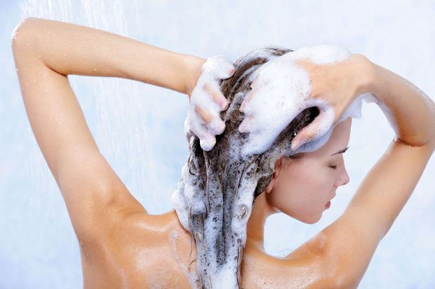 Догляд за волоссям - важлива б'юті-процедура для кожної людини. Важливо знати, як часто можна мити голову, щоб запобігти випадінню волосся.