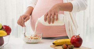 Вживання молока та молочних продуктів під час вагітності допомагає забезпечити необхідну кількість кальцію для правильного росту плода. Вагітним  потр