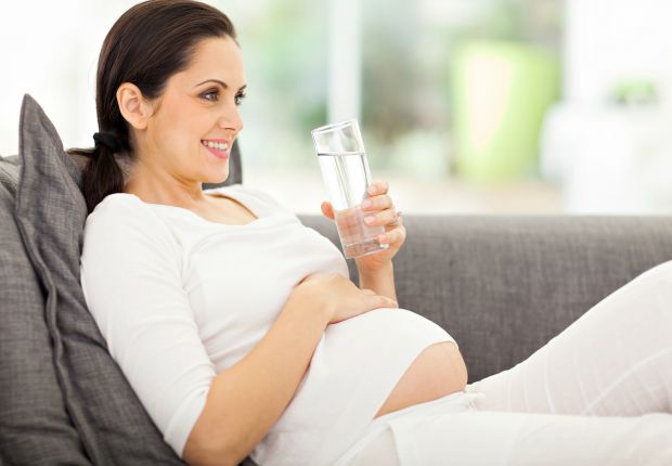 1976_tuned-in-parents-pregnant-woman-drinking-water.jpg (27.75 Kb)