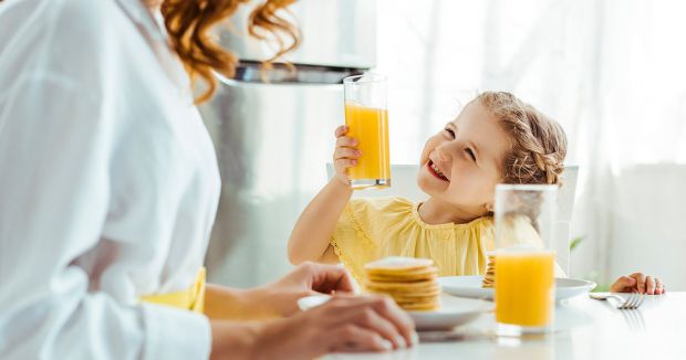 Апельсиновий сік - це популярний напій серед дітей та дорослих, який містить велику кількість вітаміну С та інших поживних речовин. Однак, часто поста
