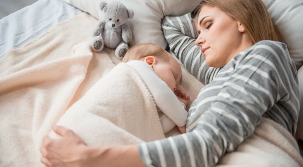 Одним із найважчих періодів для матерів та батьків є процес відлучення дитини зі спільного ліжка в окреме. Частішають нічні пробудження, починаються і