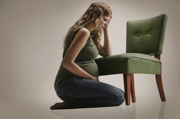 Завмерла вагітність може статися з жінкою будь-якого віку, а причинами патології є численні фактори. Майбутні матусі мають знати ознаки завмерлої вагі