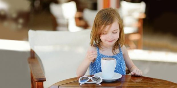 З якого віку і який чай можна давати дитині? Як різні сорти чаю впливають на дитячий організм?