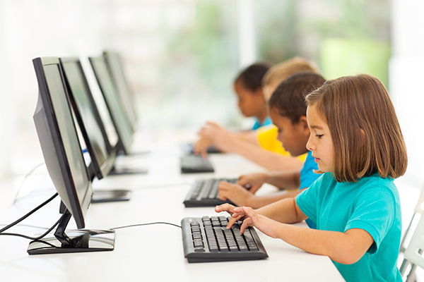 2076_school-children-using-computers.jpg (190.07 Kb)