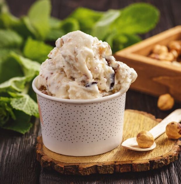 Що може бути приємнішим за прохолодне морозиво в спекотний літній день? Ми всі обожнюємо цей десерт із дитинства. Варто спробувати невеликий шматочок 