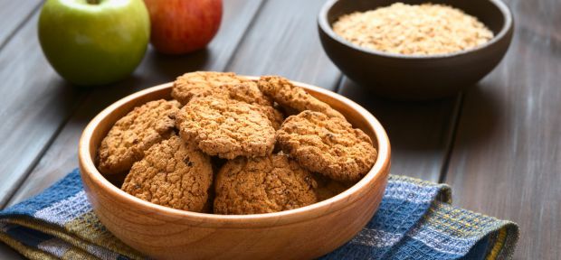 Смачне вівсяне печиво без цукру з яблуками точно порадує вашу малечу.