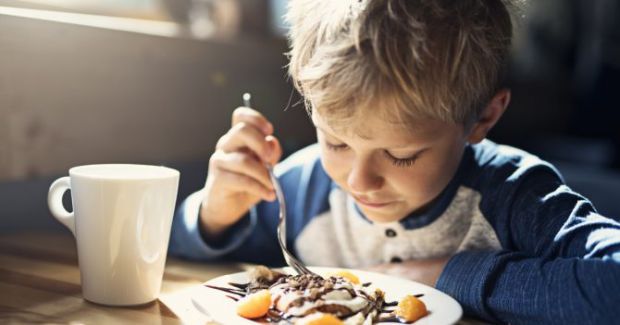 2197_little-boy-ejoying-crepe-and-cup-of-cocoa-breakfast-670x351.jpg (28.64 Kb)