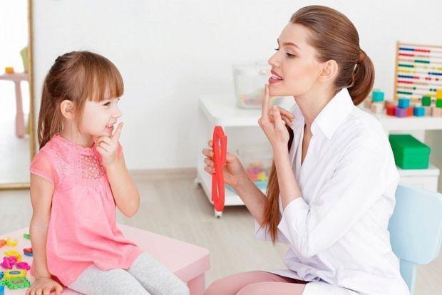 Вимова є найпоширенішою проблемою мовлення, яку батьки помічають у дітей. Особливо маленькі діти часто замінюють звуки або пропускають звуки в словах.