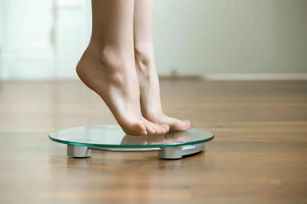 Різке скорочення вуглеводів загрожує сильним набором ваги після схуднення.