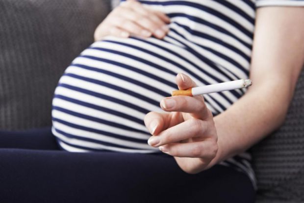 Вітамін С сприяє зниженню впливу куріння на організм вагітних жінок.