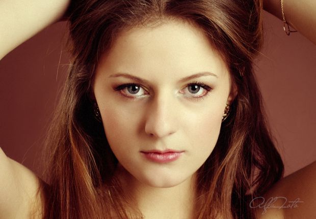 2336_22-studio-portrait-face-girl-red-hair-alfafoto-kiev-0442277697.jpg
