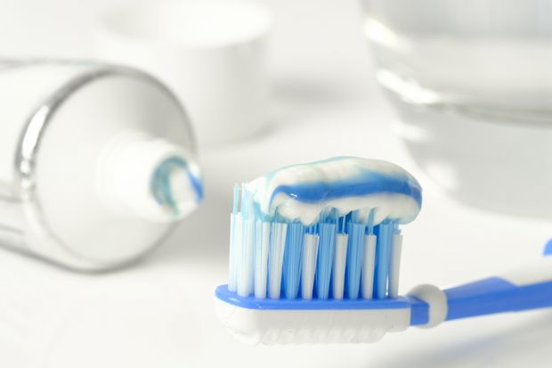 Зубна гігієна є важливою складовою нашого щоденного життя. Правильний догляд за зубами, включаючи чищення зубною пастою, є ключовим для підтримки здор