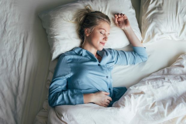 Сон є однією з основних фізіологічних потреб людини, адже він відіграє ключову роль у здоров'ї та добробуті. Час, коли людина лягає спати, може вплину