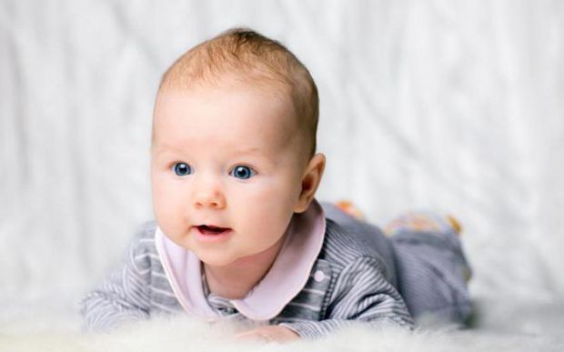 Холодний ніс у малюків може бути пов'язаний з різними факторами, але, як правило, це не є серйозною проблемою. У більшості випадків це пов'язано з нор