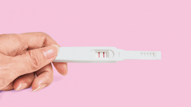 Хибнопозитивні результати тестів на вагітність зустрічаються рідко; помилкові негативи зустрічаються набагато частіше. Деякі ліки можуть викликати хиб