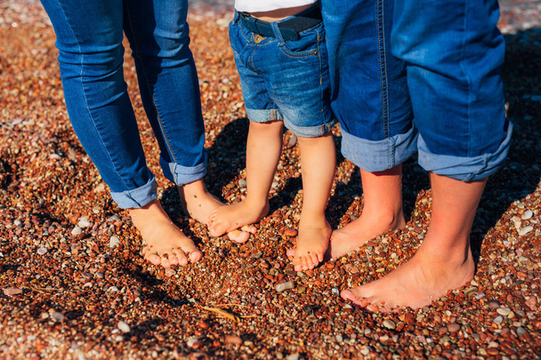 Грибкові інфекції нігтів, відомі також як оніхомікоз, можуть виникнути у дітей так само, як і у дорослих.