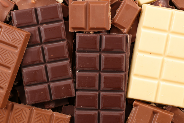 Ви їсте шоколад, тому що він смачний. Але нове дослідження, яке виявило зв’язок між споживанням шоколаду та депресією, викликає питання про те, чому л