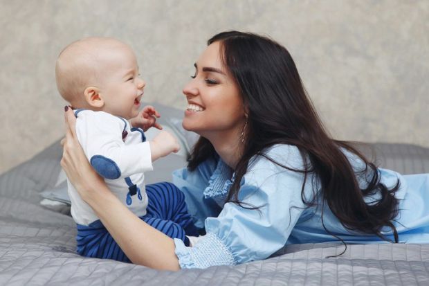 Спілкування з немовлятами спрямованим мовленням вважається важливою передумовою для успішного мовного розвитку малюків. Дослідники з Інституту когніти