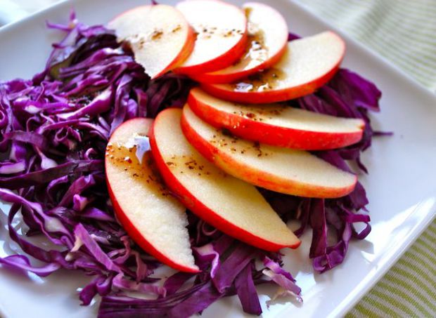 3295_a-salad-of-red-cabbage-with-apples.jpg (54.61 Kb)