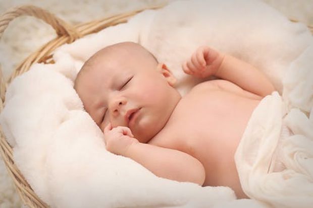 Молоді батьки часто очікують, що їхня дитина почне спати всю ніч, коли їй виповниться шість місяців. Але згідно з новим дослідженням, батьки повинні р