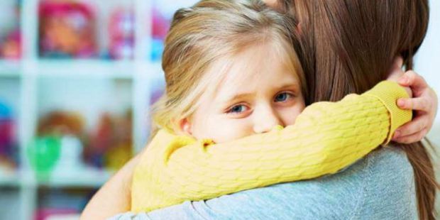 Доведено, що дитина, яку в родині часто обіймають, пригортають до себе і цілують, менше хворіє, має міцний імунітет, виглядає більш щасливішою та стій