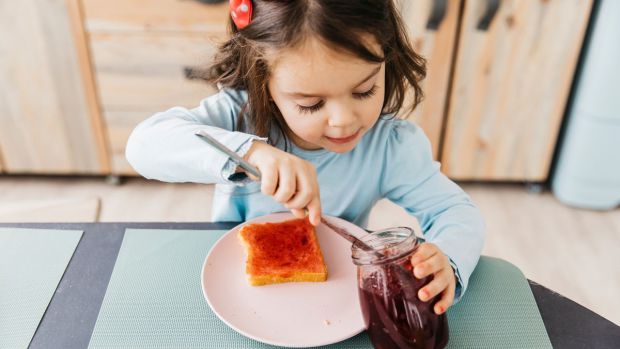 У середньому, сучасна дитина з'їдає в день до 23 чайних ложок цукру — це приблизно в 3,5 раза вище рекомендованої норми. І всупереч тому, що цукор нео