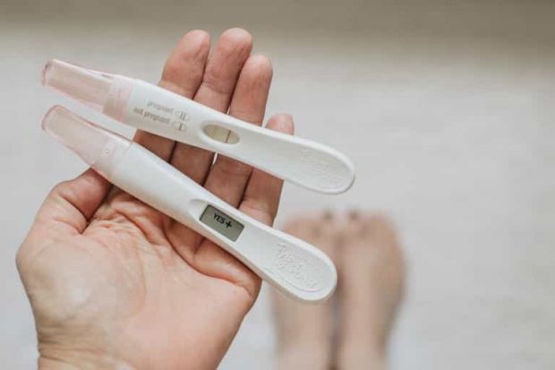 Ти зробила тест на вагітність і побачила на ньому дві смужки, а потім виявилось, що ти - не вагітна. Як таке можливо? Читай далі.