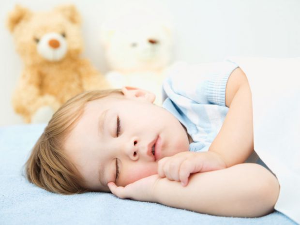 Сон є однією з найважливіших потреб малюків, а його якість і кількість має величезний вплив на їхній розвиток та здоров'я. Дослідження показують, що д