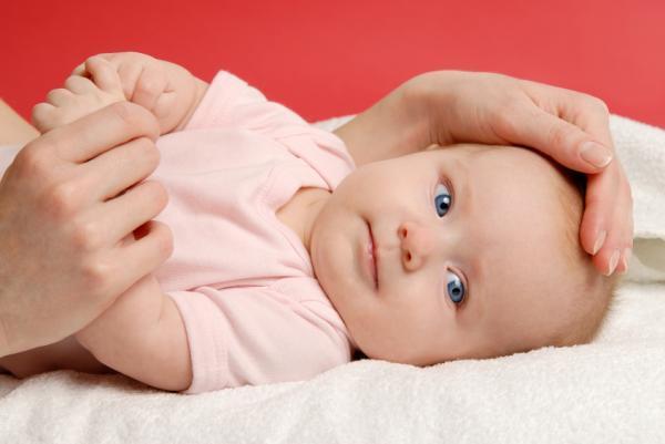 У немовлят і маленьких дітей часто виникає блювання. Вірусні та бактеріальні інфекції найчастіше викликають блювання, але гострі алергічні реакції та 