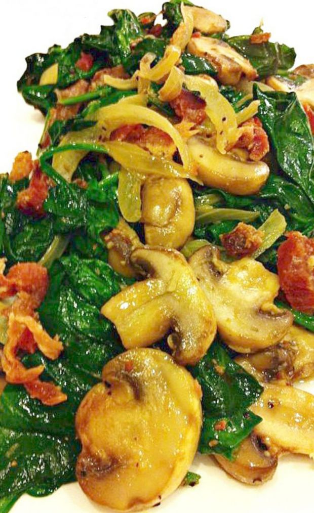 Рекомендуємо спробувати приготувати смачний салат з шпинатом, грибами та беконом. Для тих, хто дотримується строго дієтичного харчування, така страва 