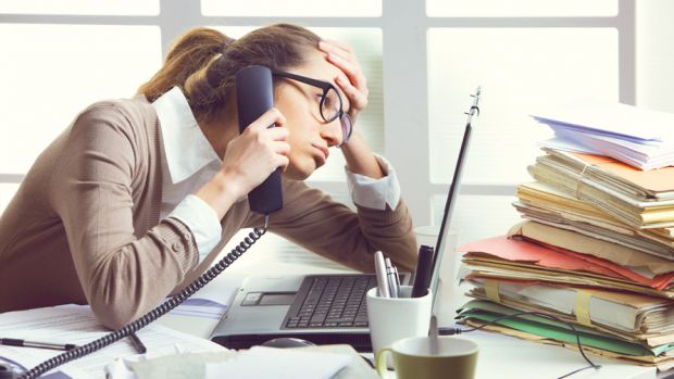 3810_a-stressed-business-woman-looks-tired-she-answer-telephones-in-her-office.jpg (37.86 Kb)