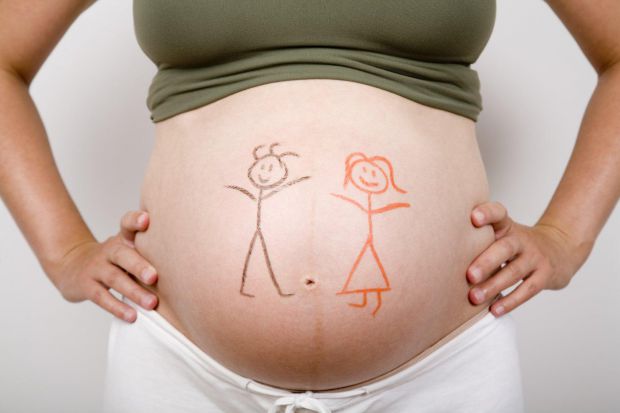 Багато новоспечених жінок задаються питанням: «Чи буде в мене двійня?». Хоча вагітність двійнею легше визначити на пізніх термінах вагітності, навіть 