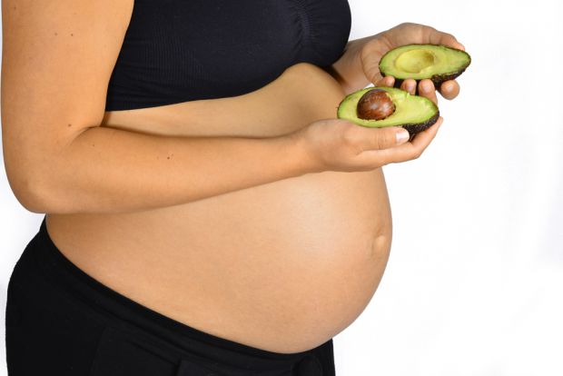 Салат з авокадо і оливковою олією може допомогти жінкам, які намагаються завести дитину шляхом штучного (екстракорпорального) запліднення (ЕКЗ). До та