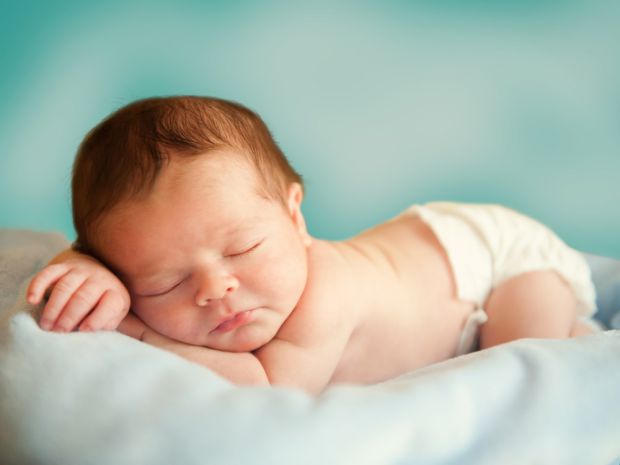До народження тіло дитини вкрите природним бактерицидним мастилом, яке захищає шкіру від мацерації. Після народження частина мастила змивається, части