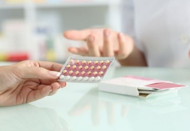 Лікар-репродуктолог Ксенія Хажиленко розвінчала міф про те, що тривалий прийом жінками протизаплідних таблеток може зменшувати резерв яєчників.