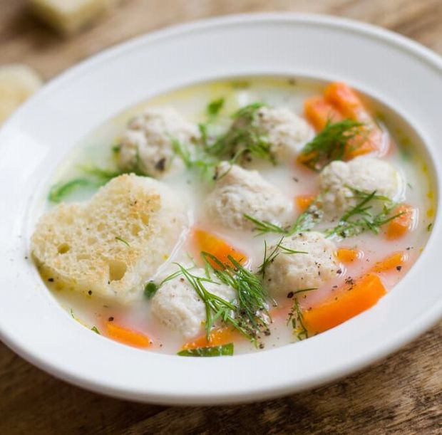Цей суп ідеально підходить для дієтичного харчування, оскільки м'ясо індички пісне, але не дивлячись на це, суп виходить дуже смачним. Індичку можна з