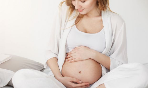 Багато жінок вперше стикаються з акне саме в період вагітності, гормональні перебудови в організмі сприяють висипанням. Але традиційні схеми лікування