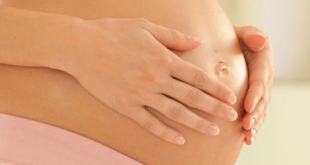 На певному етапі вагітності шкіра живота починає свербити, свербить. Чому це відбувається, чи варто турбуватися і що треба робити?