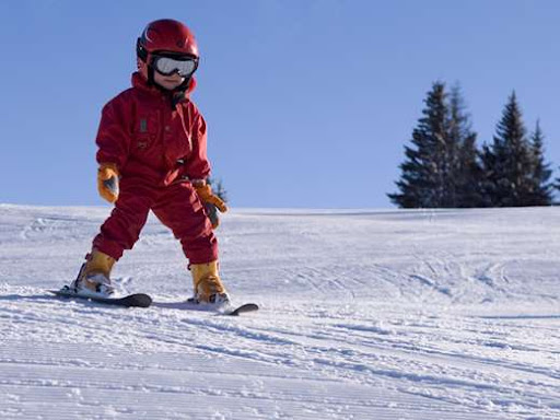 Напередодні поїздки в гори або походу до найближчого парку перед батьками постає завдання вибрати лижі для юного спринтера чи стрімкого гірськолижника